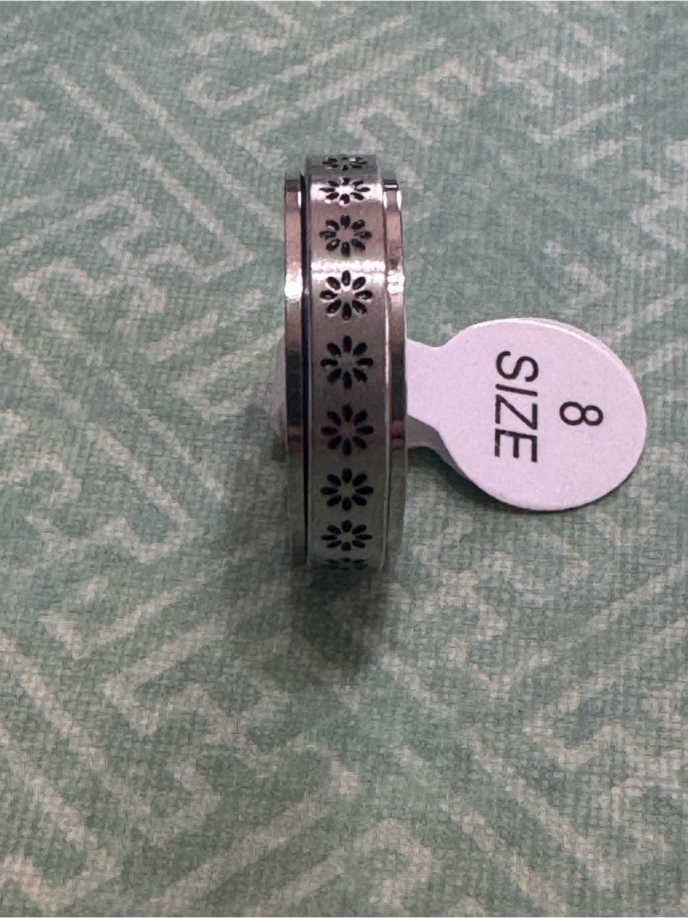 SPINNER RING SIZE 8 - Picture 7 of 9